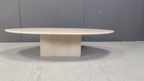 Image 1 of Ovaler Couchtisch aus Travertin, 1970er Jahre