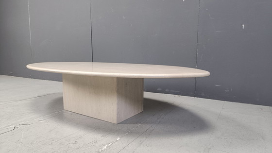 Image 1 of Ovaler Couchtisch aus Travertin, 1970er Jahre