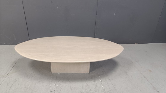 Image 1 of Ovaler Couchtisch aus Travertin, 1970er Jahre