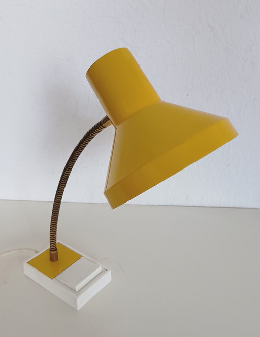 Gelbe Schreibtischlampe aus den Siebzigern