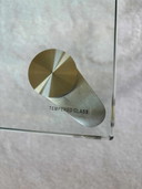 Glatter moderner schwebender Glasbeistelltisch