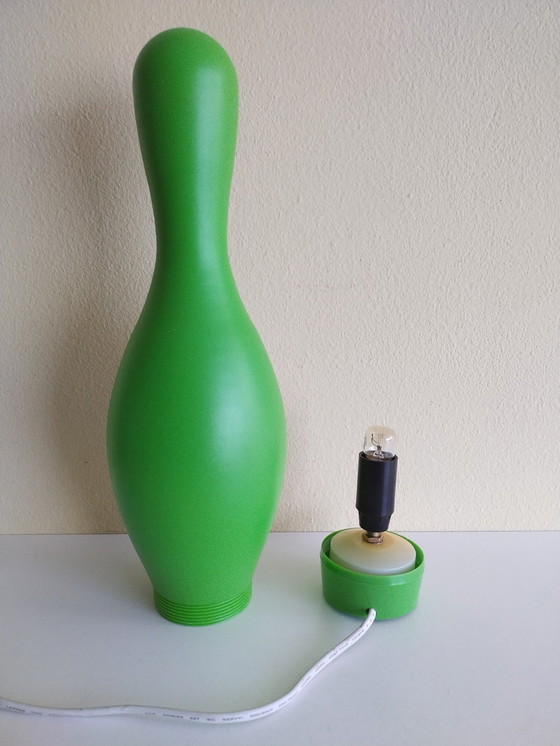 Image 1 of Knock-Off Bowling Pin Lampe - Josh Owen - Bozart - Grün
