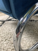 Freischwinger-Sessel im S411 Thonet-Stil.
