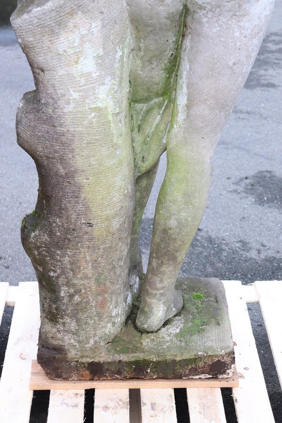 Image 1 of Leda und der Schwan, Gartenstatue aus Stein