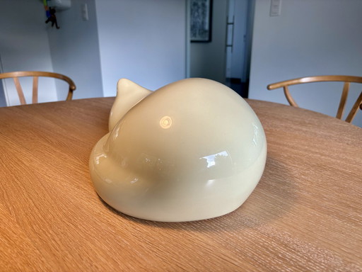 Vitra ruhende Katze