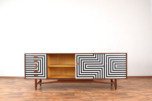 Mid-Century Op-Art Handbemalte Dänische Teak Anrichte, 1960S