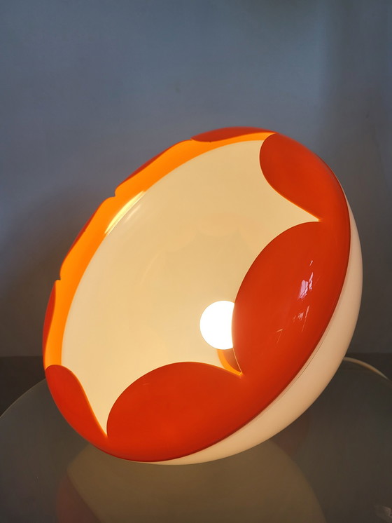 Image 1 of Vintage-Plexiglas-Pendelleuchte aus dem Weltraumzeitalter, orange und weiß, wahrscheinlich 1970er Jahre
