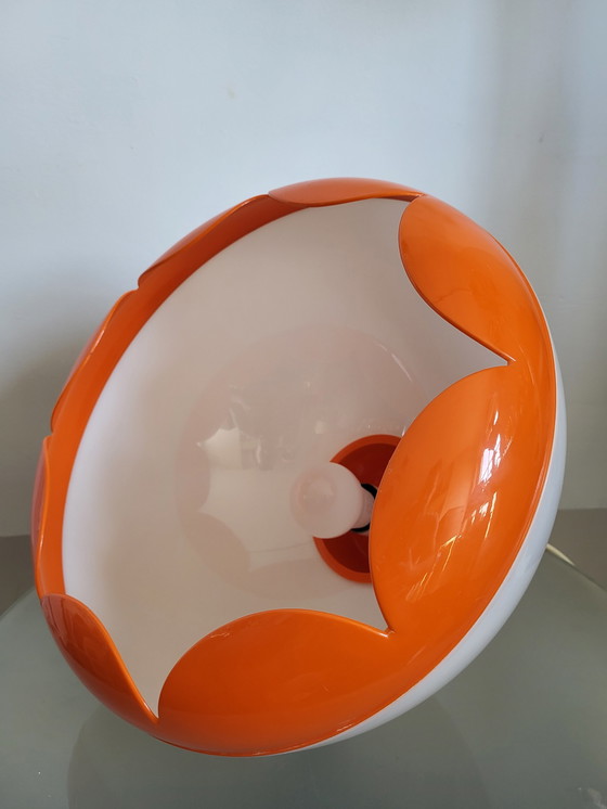 Image 1 of Vintage-Plexiglas-Pendelleuchte aus dem Weltraumzeitalter, orange und weiß, wahrscheinlich 1970er Jahre