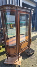 Klassische Vitrine, Geschirrschrank Abmessung 140 x 50cm und 190cm hoch.