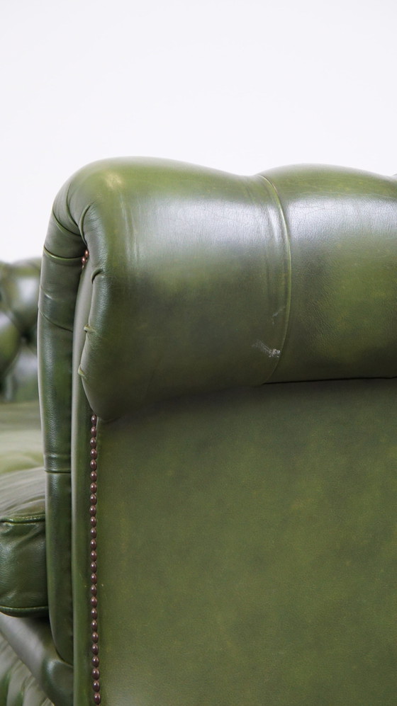 Image 1 of Grünes Rindsleder 2,5-Sitzer Chesterfield Sofa