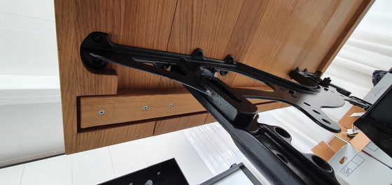 Image 1 of Massiver Eichentisch mit historischem Singer-Industriegestell