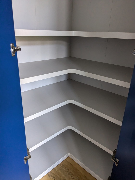 Image 1 of Novamobili Eckkleiderschrank mit Flügeltüren Blau + Kommode Blau / Hellblau