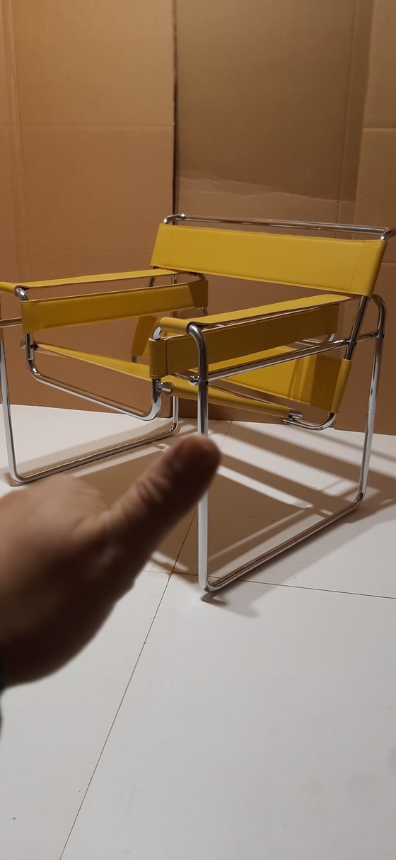 Image 1 of Knoll Wassily B3 New-Never-Used Armchair In Bernstein Leder von Marcel Breuer