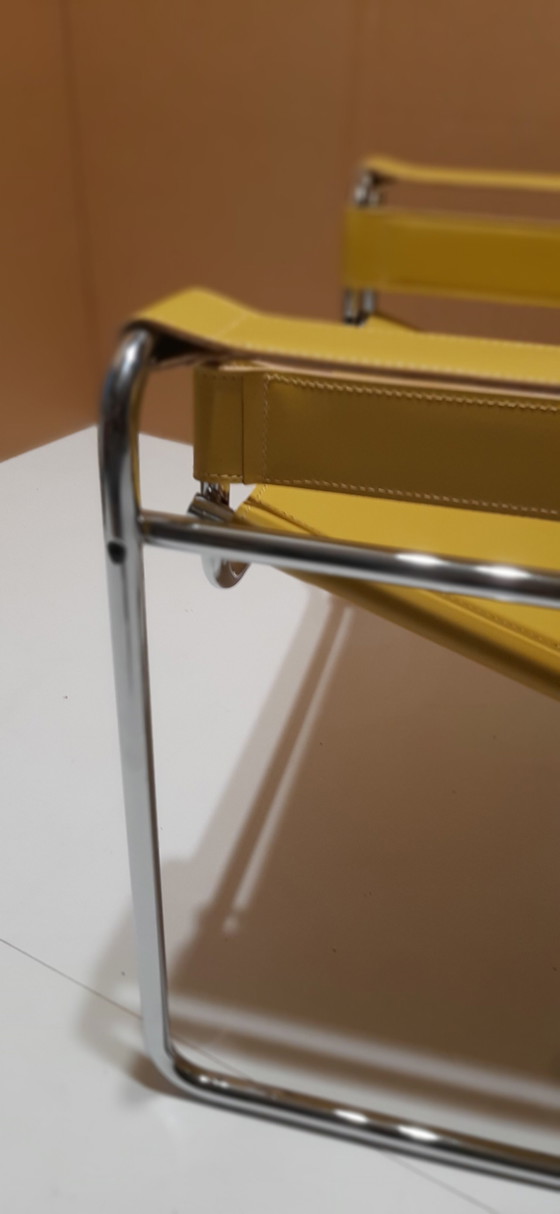 Image 1 of Knoll Wassily B3 New-Never-Used Armchair In Bernstein Leder von Marcel Breuer