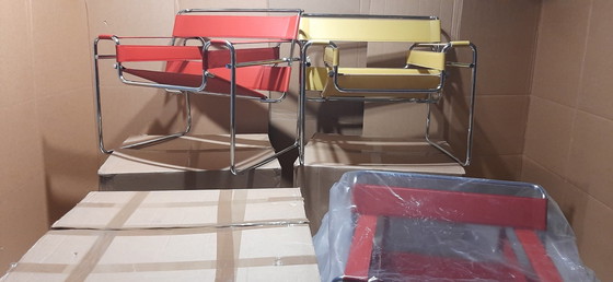 Image 1 of Knoll Wassily B3 New-Never-Used Armchair In Bernstein Leder von Marcel Breuer