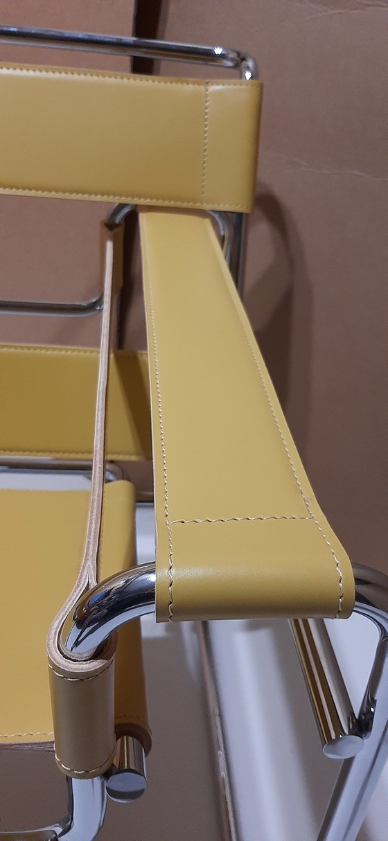 Image 1 of Knoll Wassily B3 New-Never-Used Armchair In Bernstein Leder von Marcel Breuer