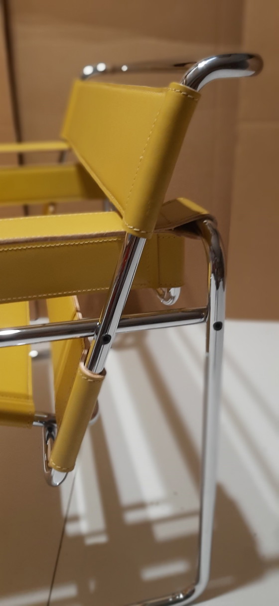 Image 1 of Knoll Wassily B3 New-Never-Used Armchair In Bernstein Leder von Marcel Breuer