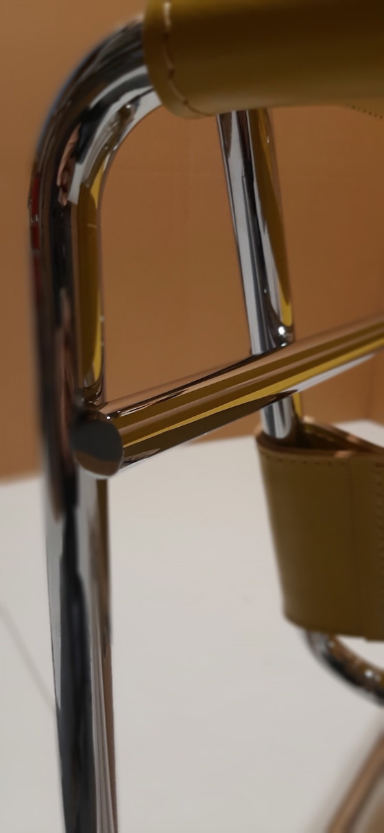 Image 1 of Knoll Wassily B3 New-Never-Used Armchair In Bernstein Leder von Marcel Breuer