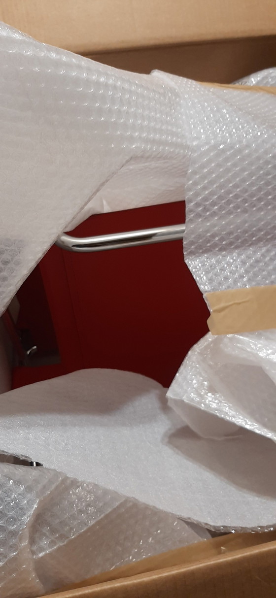 Image 1 of Knoll Wassily B3 New-Never-Used Armchair In Bernstein Leder von Marcel Breuer