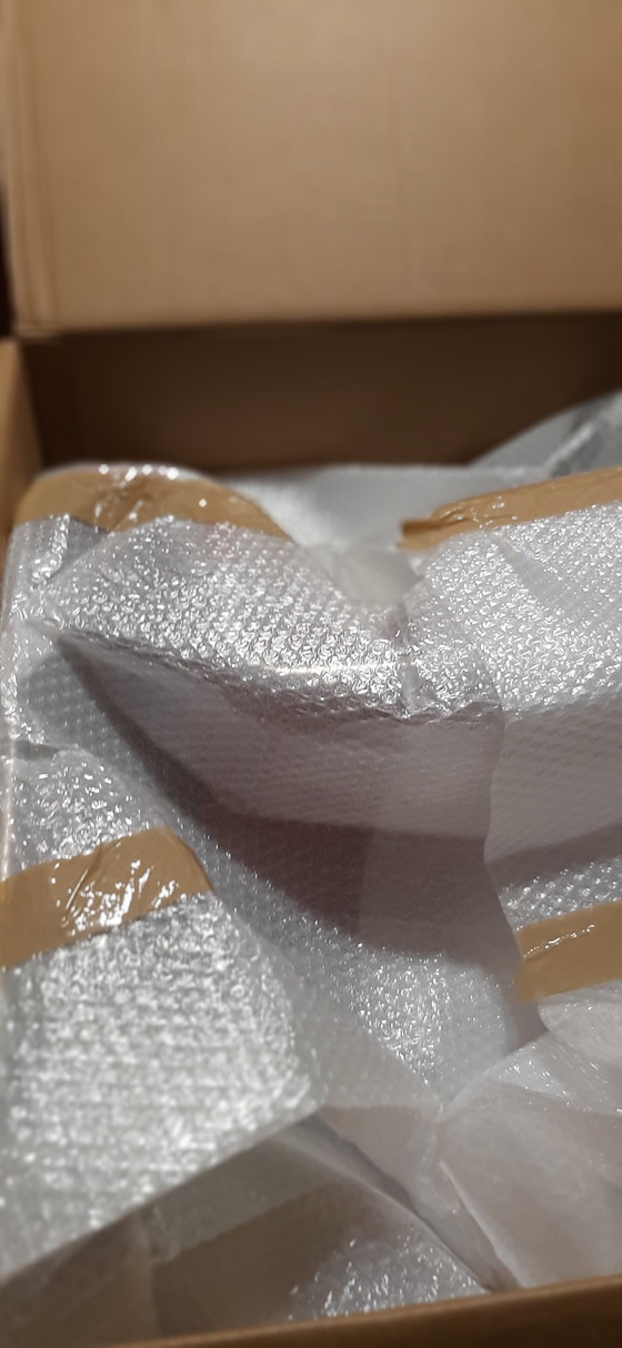 Image 1 of Knoll Wassily B3 New-Never-Used Armchair In Bernstein Leder von Marcel Breuer