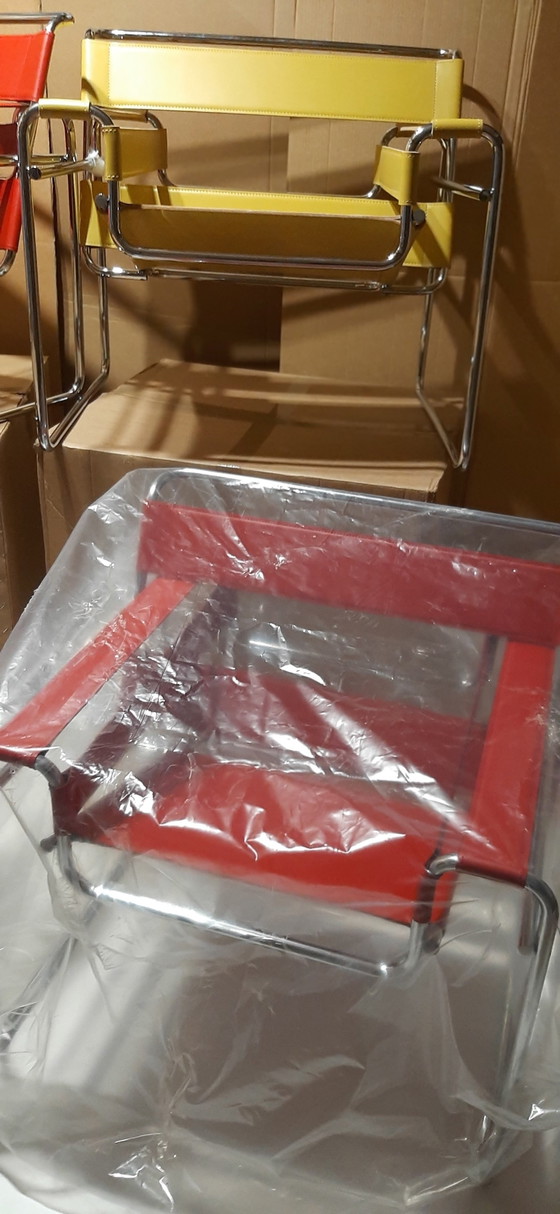 Image 1 of Knoll Wassily B3 New-Never-Used Armchair In Bernstein Leder von Marcel Breuer