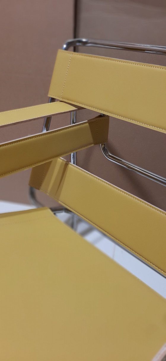 Image 1 of Knoll Wassily B3 New-Never-Used Armchair In Bernstein Leder von Marcel Breuer