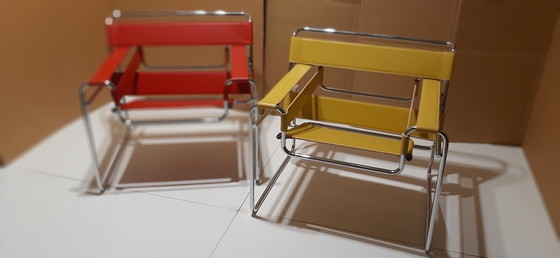 Image 1 of Knoll Wassily B3 New-Never-Used Armchair In Bernstein Leder von Marcel Breuer