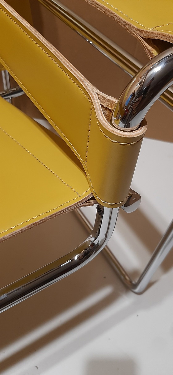 Image 1 of Knoll Wassily B3 New-Never-Used Armchair In Bernstein Leder von Marcel Breuer