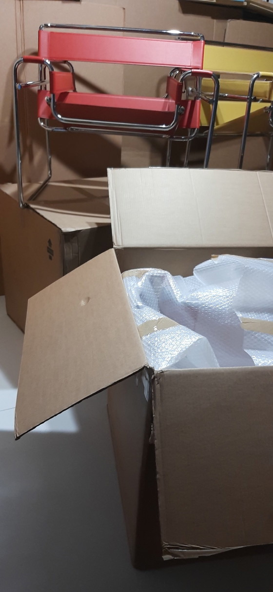 Image 1 of Knoll Wassily B3 New-Never-Used Armchair In Bernstein Leder von Marcel Breuer