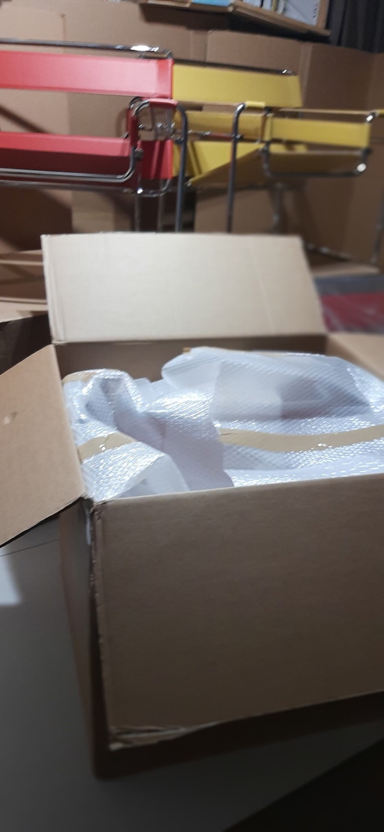 Image 1 of Knoll Wassily B3 New-Never-Used Armchair In Bernstein Leder von Marcel Breuer