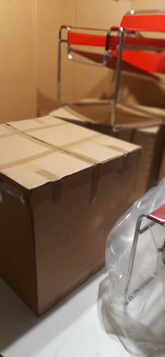 Image 1 of Knoll Wassily B3 New-Never-Used Armchair In Bernstein Leder von Marcel Breuer