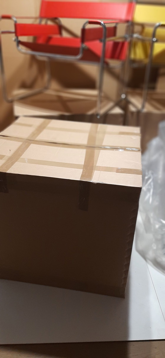 Image 1 of Knoll Wassily B3 New-Never-Used Armchair In Bernstein Leder von Marcel Breuer