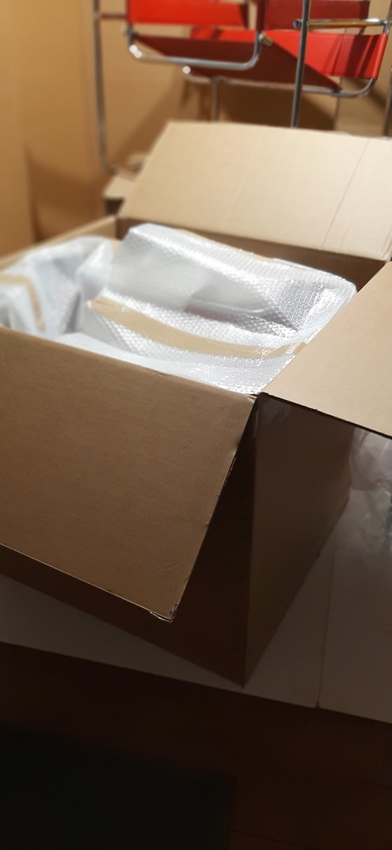 Image 1 of Knoll Wassily B3 New-Never-Used Armchair In Bernstein Leder von Marcel Breuer