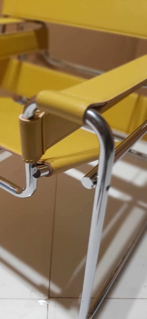 Image 1 of Knoll Wassily B3 New-Never-Used Armchair In Bernstein Leder von Marcel Breuer