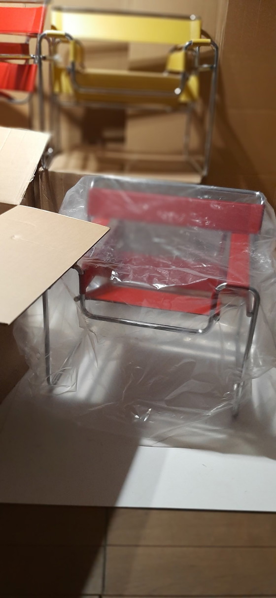 Image 1 of Knoll Wassily B3 New-Never-Used Armchair In Bernstein Leder von Marcel Breuer