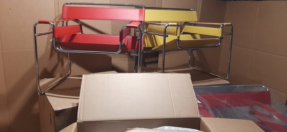 Image 1 of Knoll Wassily B3 New-Never-Used Armchair In Bernstein Leder von Marcel Breuer