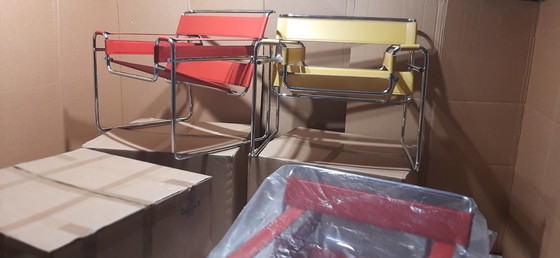 Image 1 of Knoll Wassily B3 New-Never-Used Armchair In Bernstein Leder von Marcel Breuer