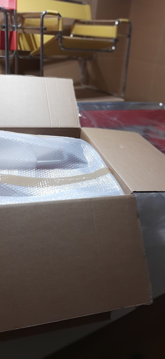 Image 1 of Knoll Wassily B3 New-Never-Used Armchair In Bernstein Leder von Marcel Breuer