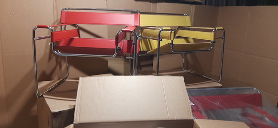 Image 1 of Knoll Wassily B3 New-Never-Used Armchair In Bernstein Leder von Marcel Breuer