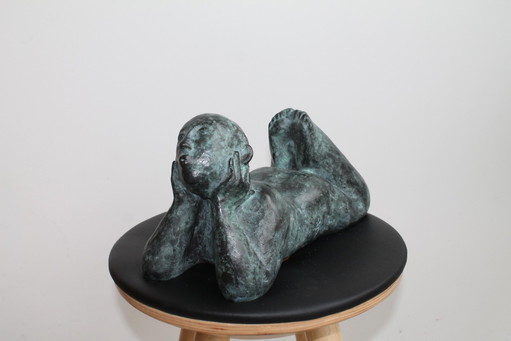 Fliersfluiter - Elly de Jong – beeldhouwkunst, Bronze, Modern (photo 2 of 5)