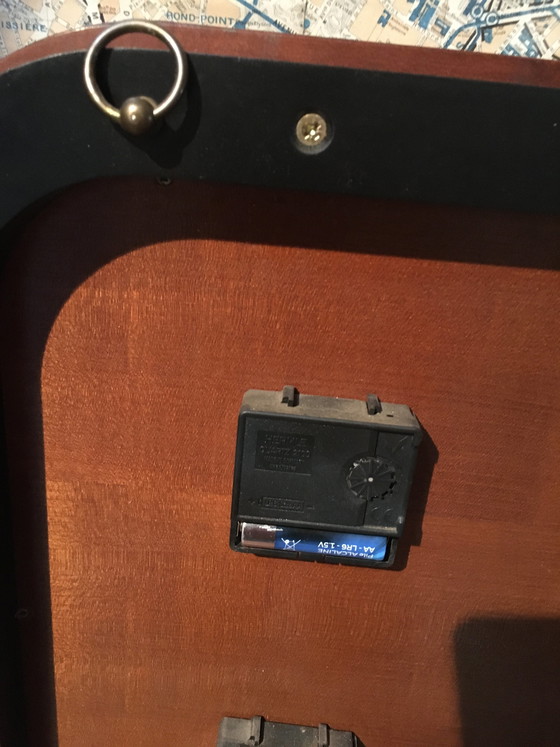 Image 1 of Vintage-Zeitzonenuhr aus massivem Kirschholz "Félix Monge