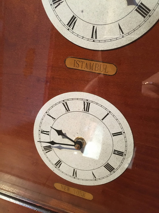 Image 1 of Vintage-Zeitzonenuhr aus massivem Kirschholz "Félix Monge