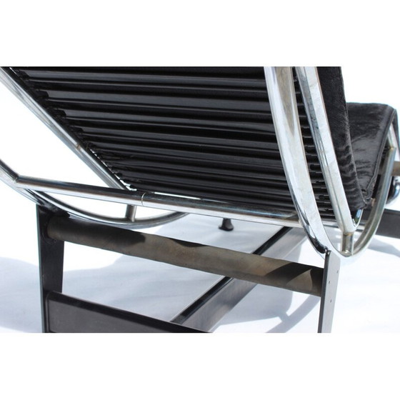 Image 1 of Vintage Cassina LC4 Sessel schwarz patiniertes Rindsleder 1950s