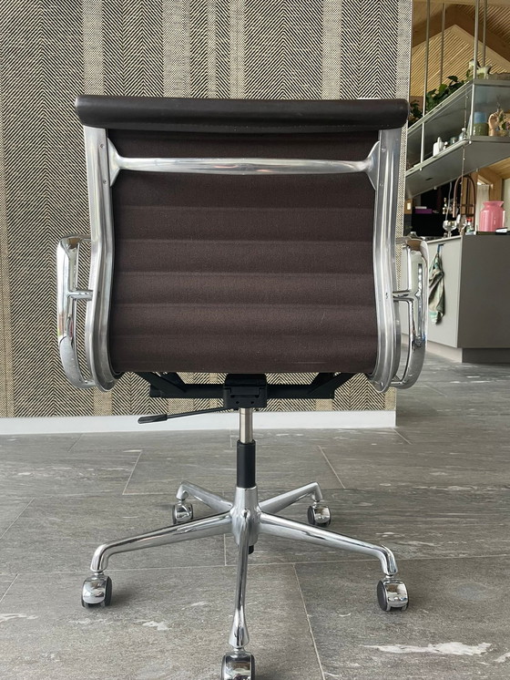 Image 1 of Vitra Ea117