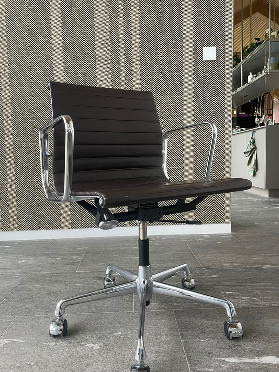 Image 1 of Vitra Ea117
