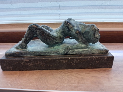 Hima Juwita Pakun - Kupferstatue einer nackten Frau