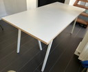 Hay Loop Stand Tisch
