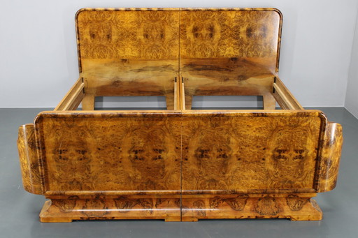 1930S restauriert Art Deco Doppelbett in Nussbaum Finish, Tschechoslowakei