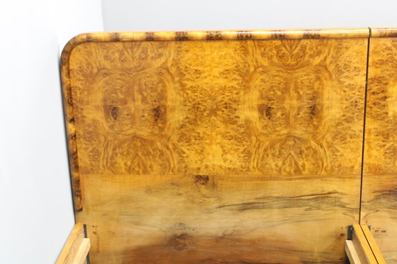 Image 1 of 1930S restauriert Art Deco Doppelbett in Nussbaum Finish, Tschechoslowakei