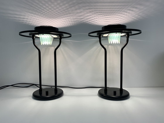 Satz von 2 minimalistischen postmodernen Tischlampen, 1980'S – Metal, Glass, Vintage